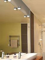 PUK FIX +<br />da specchio con perno (fissata al bordo)<br />2 Led da 8w<br />Completa di lenti, vetro